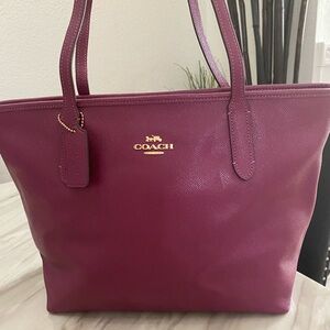 Coach Gallery Tote Bag Rasberry color